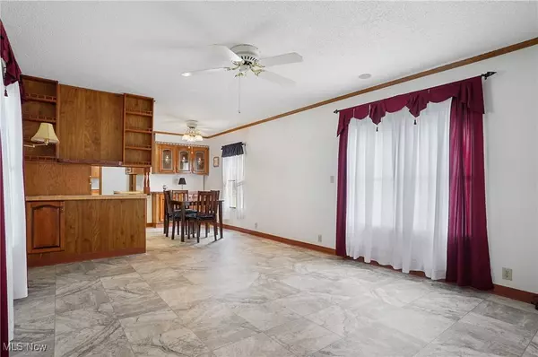 18 Boxwood DR, Beloit, OH 44609