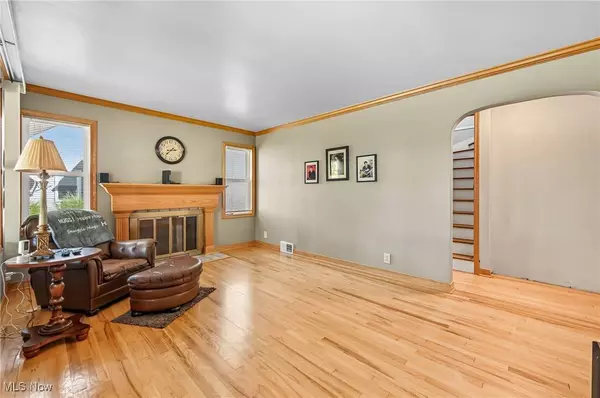 2127 Hermosa DR, Youngstown, OH 44511