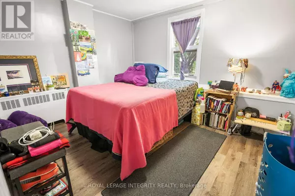 215 BARIBEAU STREET, Ottawa, ON K1L7R5