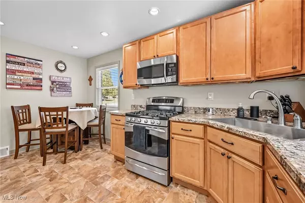 2127 Hermosa DR, Youngstown, OH 44511