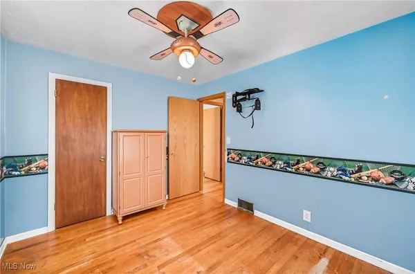 2127 Hermosa DR, Youngstown, OH 44511