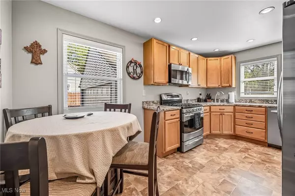 2127 Hermosa DR, Youngstown, OH 44511