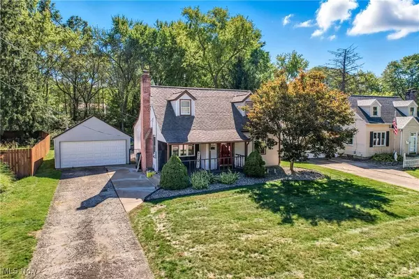 2127 Hermosa DR, Youngstown, OH 44511