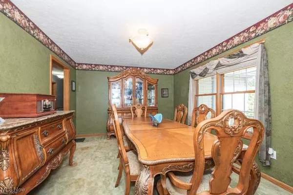 908 Sand Lot CIR, Louisville, OH 44641