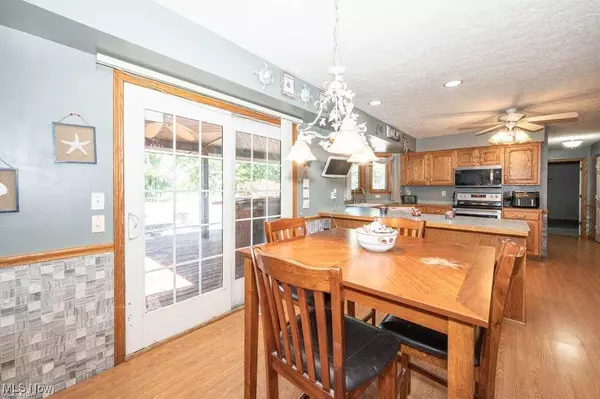 908 Sand Lot CIR, Louisville, OH 44641