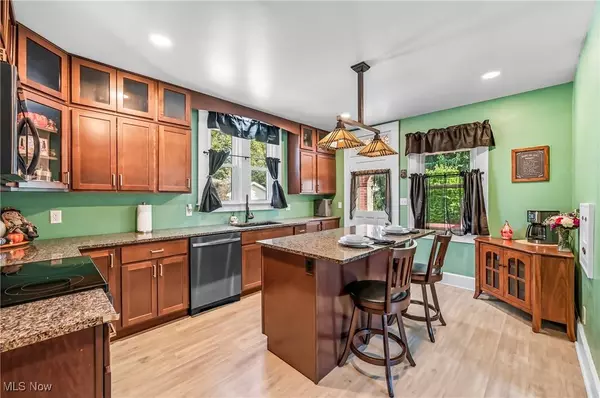 728 E Broad ST, Louisville, OH 44641