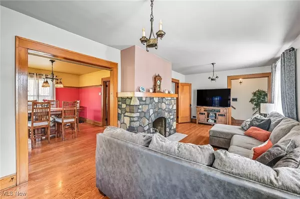 728 E Broad ST, Louisville, OH 44641