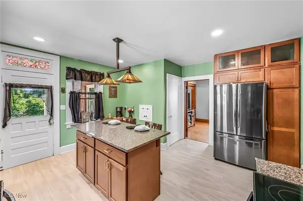 728 E Broad ST, Louisville, OH 44641