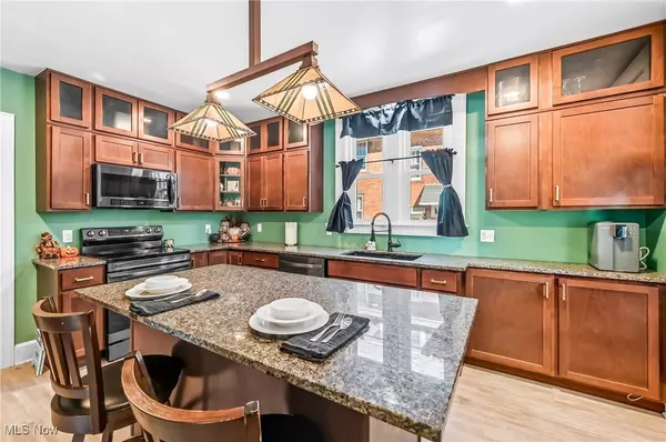 728 E Broad ST, Louisville, OH 44641