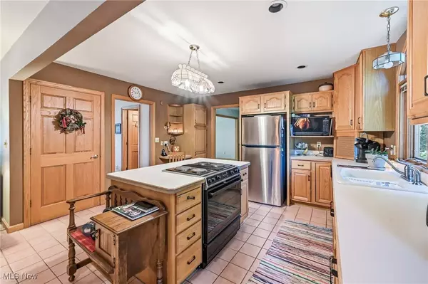 80 Squires CT, Canfield, OH 44406