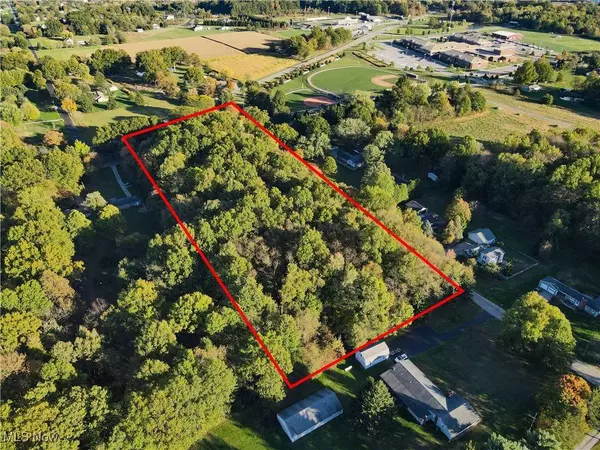 W Middletown RD, Canfield, OH 44406