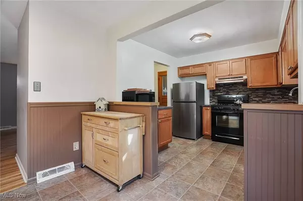 2388 Innwood DR, Youngstown, OH 44515