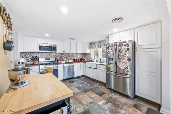 639 Hartzell RD, North Benton, OH 44449