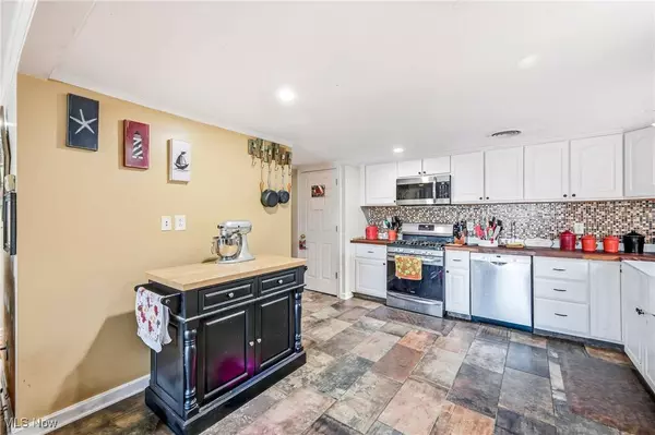 639 Hartzell RD, North Benton, OH 44449