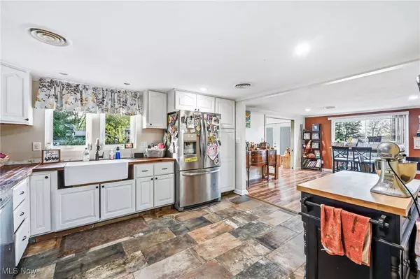 639 Hartzell RD, North Benton, OH 44449