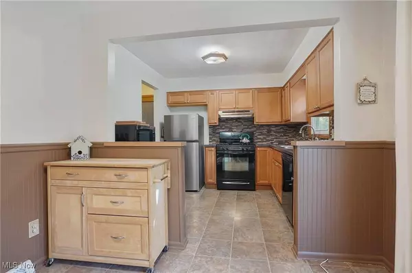 2388 Innwood DR, Youngstown, OH 44515