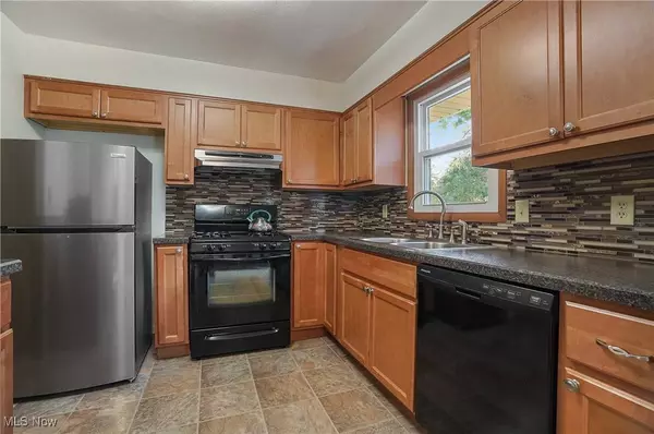 2388 Innwood DR, Youngstown, OH 44515