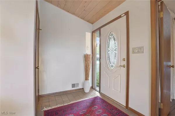 7354 Yellow Creek DR, Youngstown, OH 44514