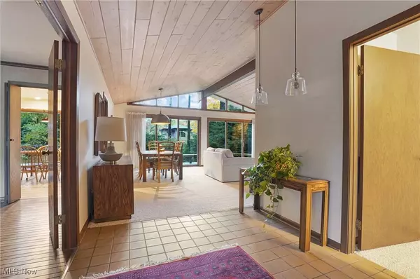 7354 Yellow Creek DR, Youngstown, OH 44514