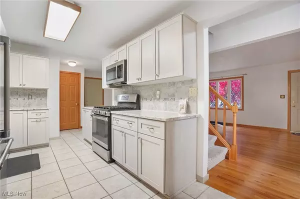 36 Hilltop BLVD, Canfield, OH 44406