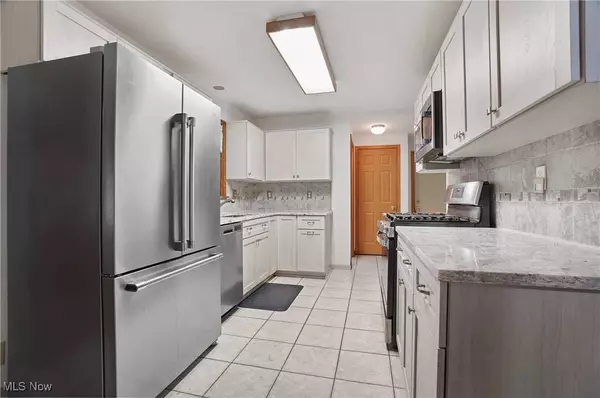 36 Hilltop BLVD, Canfield, OH 44406