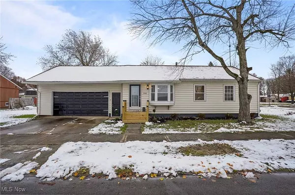 2748 Clearwater DR NW, Warren, OH 44485