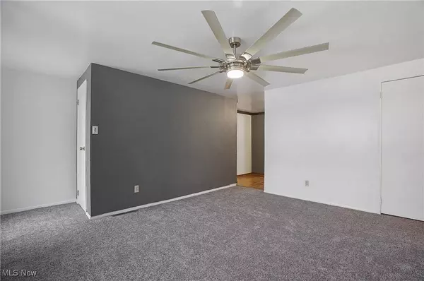 2748 Clearwater DR NW, Warren, OH 44485