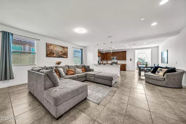 12451 W Kaler Drive, Glendale, AZ 85307