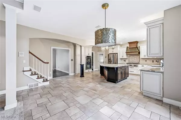 110 Timber Run DR, Canfield, OH 44406