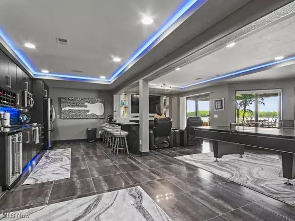 1004 Waters Edge DR, Columbiana, OH 44408