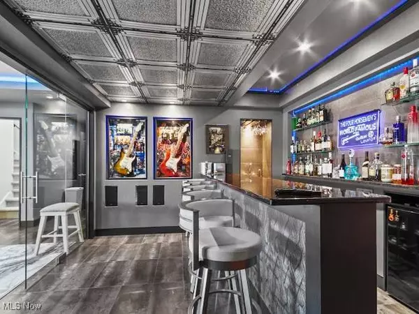 1004 Waters Edge DR, Columbiana, OH 44408