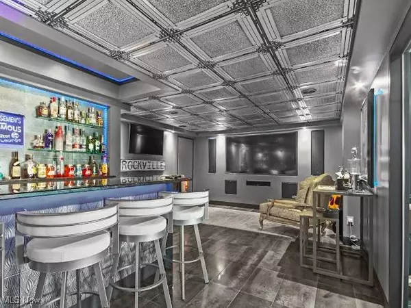 1004 Waters Edge DR, Columbiana, OH 44408