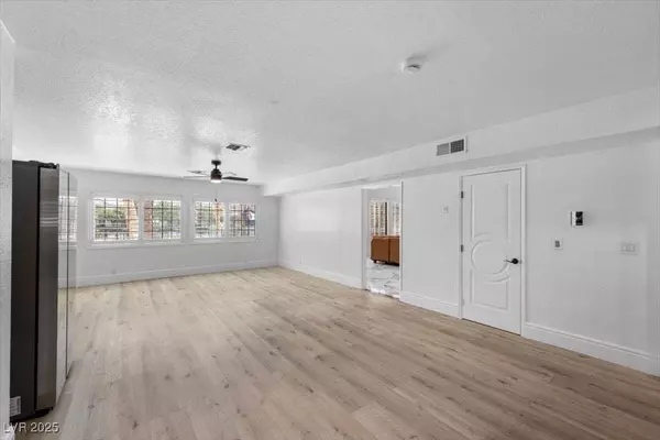 1695 Montessouri ST, Las Vegas, NV 89117