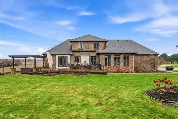 110 Longview CIR, North Lima, OH 44452