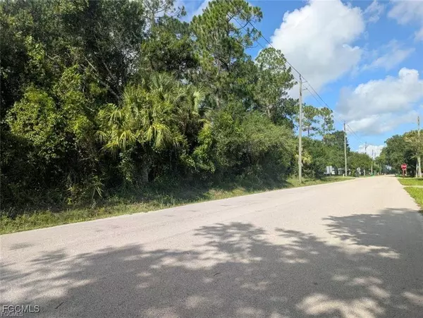S Elm ST, Labelle, FL 33935