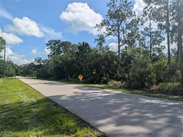 S Elm ST, Labelle, FL 33935