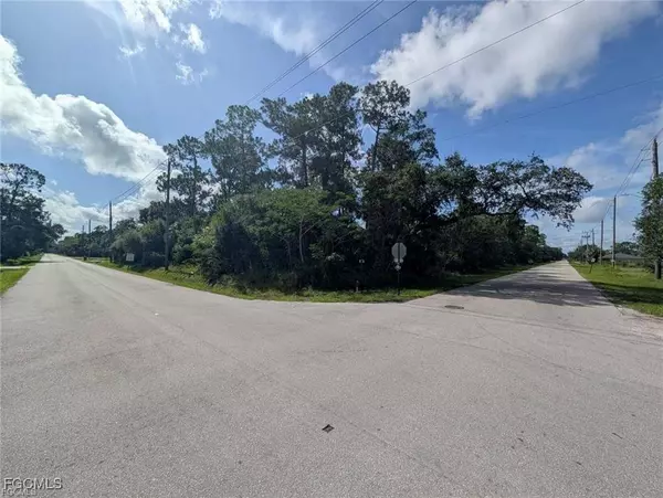S Elm ST, Labelle, FL 33935