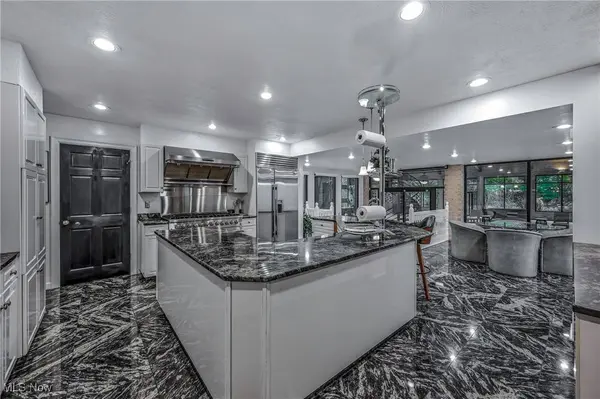 9175 Detwiler RD, Canfield, OH 44406