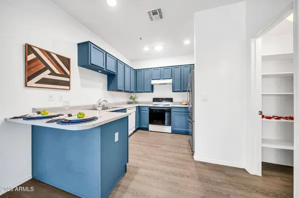 8800 N 107th Avenue #52, Peoria, AZ 85345