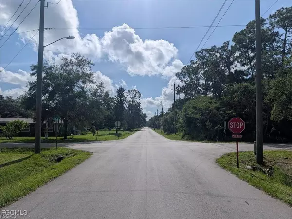 S Elm ST, Labelle, FL 33935