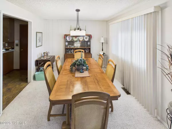 911 41st Ave S, Yakima, WA 98908