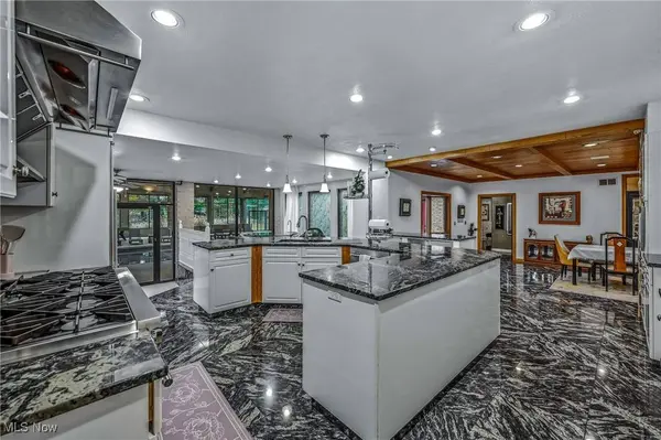 9175 Detwiler RD, Canfield, OH 44406