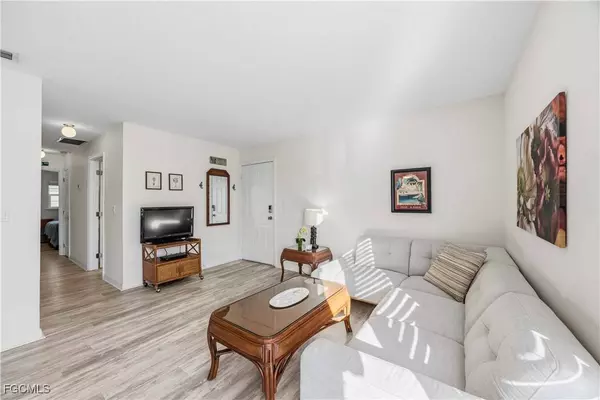 3326 N Key DR #7, North Fort Myers, FL 33903