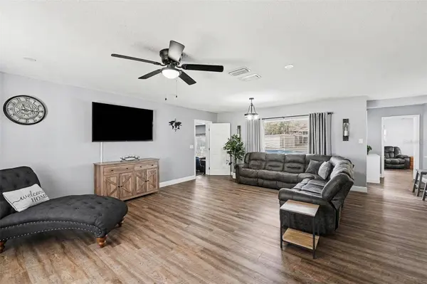 307 CAMPUS DR, Ruskin, FL 33570