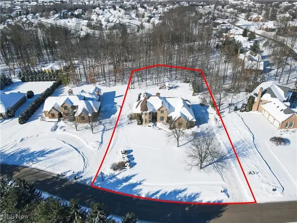 68 Timber Run DR, Canfield, OH 44406