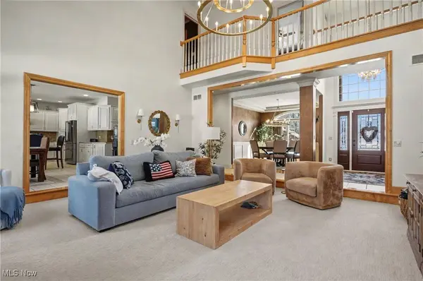 68 Timber Run DR, Canfield, OH 44406