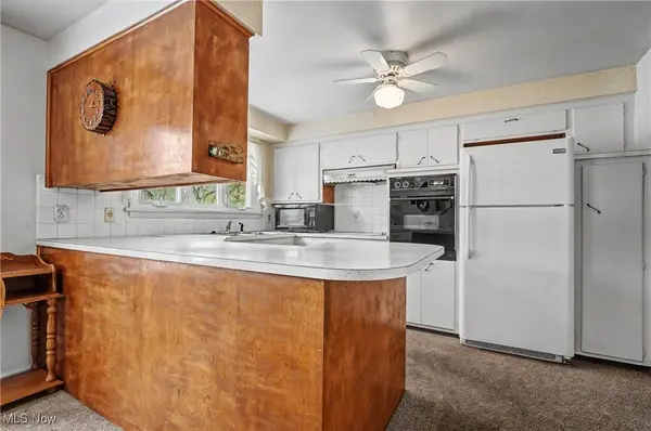 12 Hilltop BLVD, Canfield, OH 44406