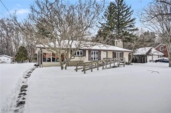 12 Hilltop BLVD, Canfield, OH 44406