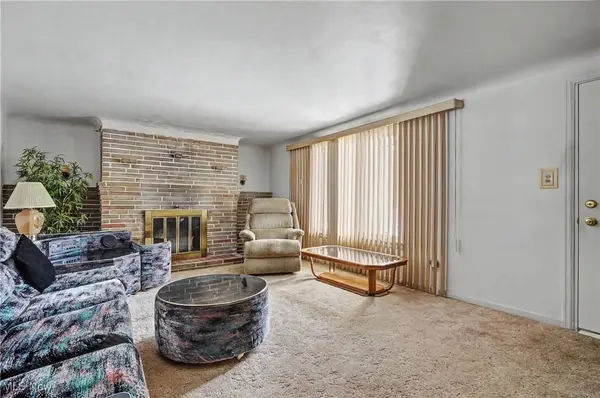 12 Hilltop BLVD, Canfield, OH 44406