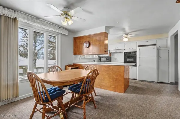 12 Hilltop BLVD, Canfield, OH 44406